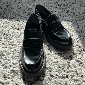 Black chunky loafer